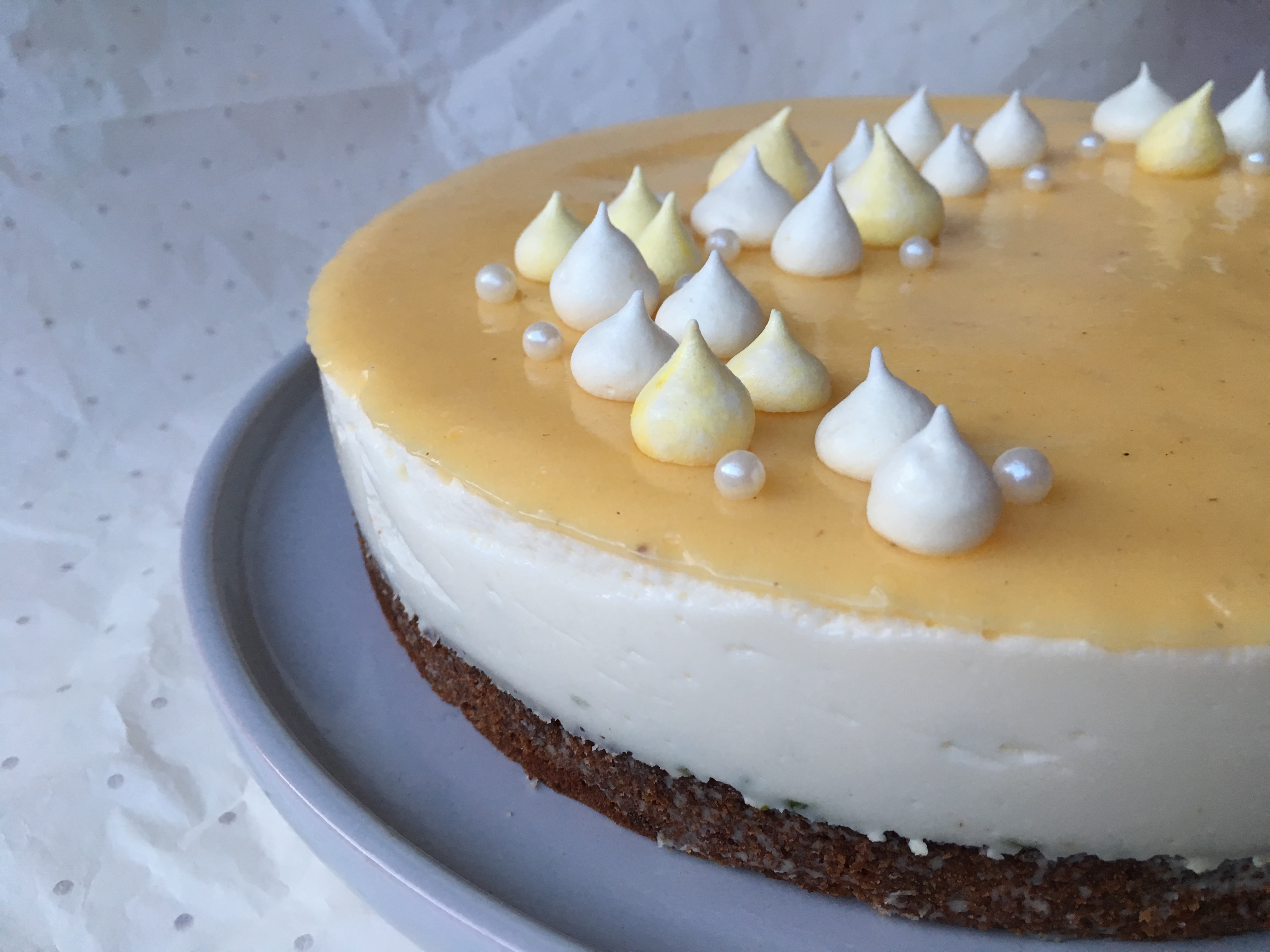 Cheesecake med lime og hyldeblomst – glutenfri