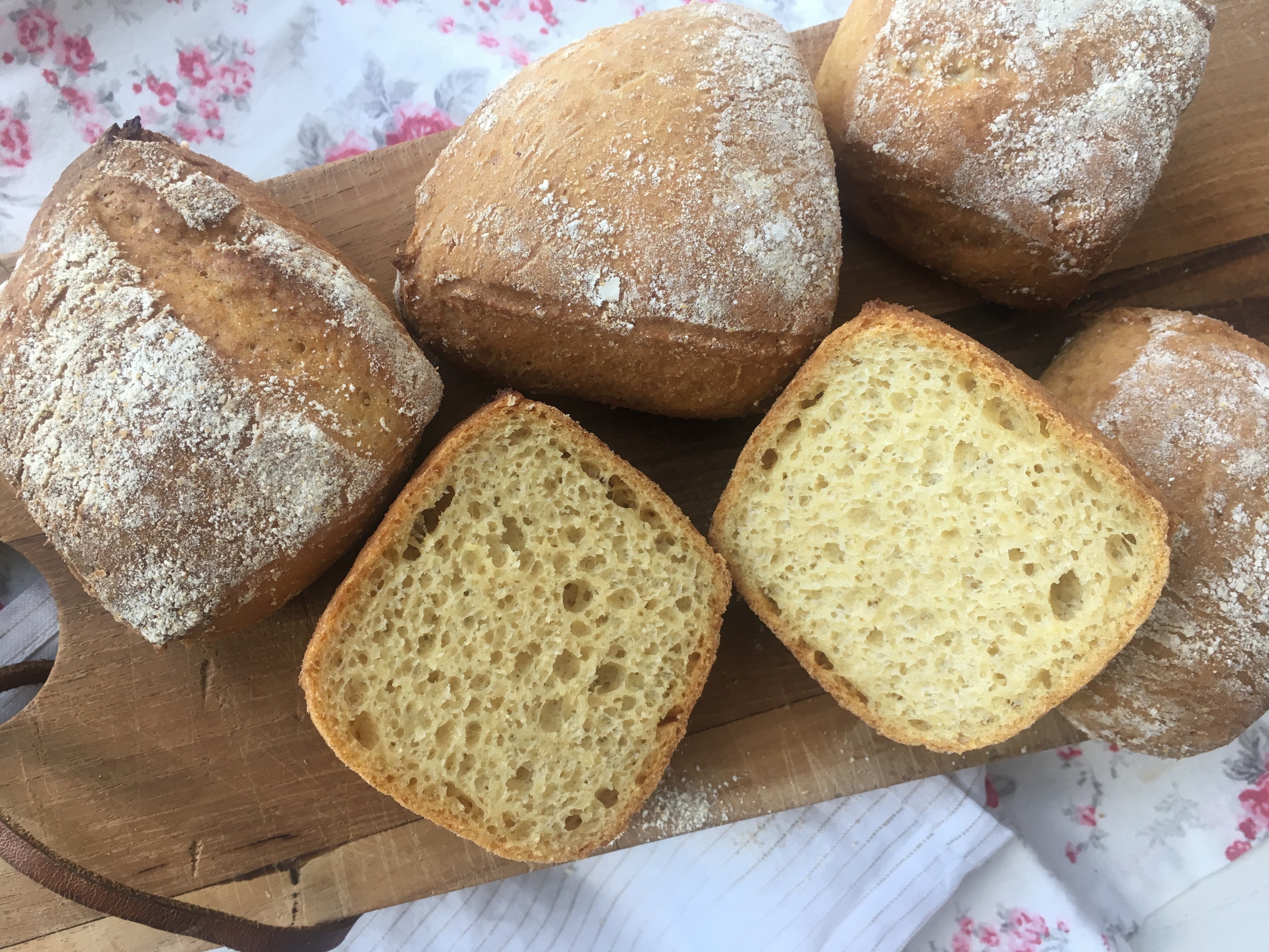 Koldhævede glutenfri havre/majs boller