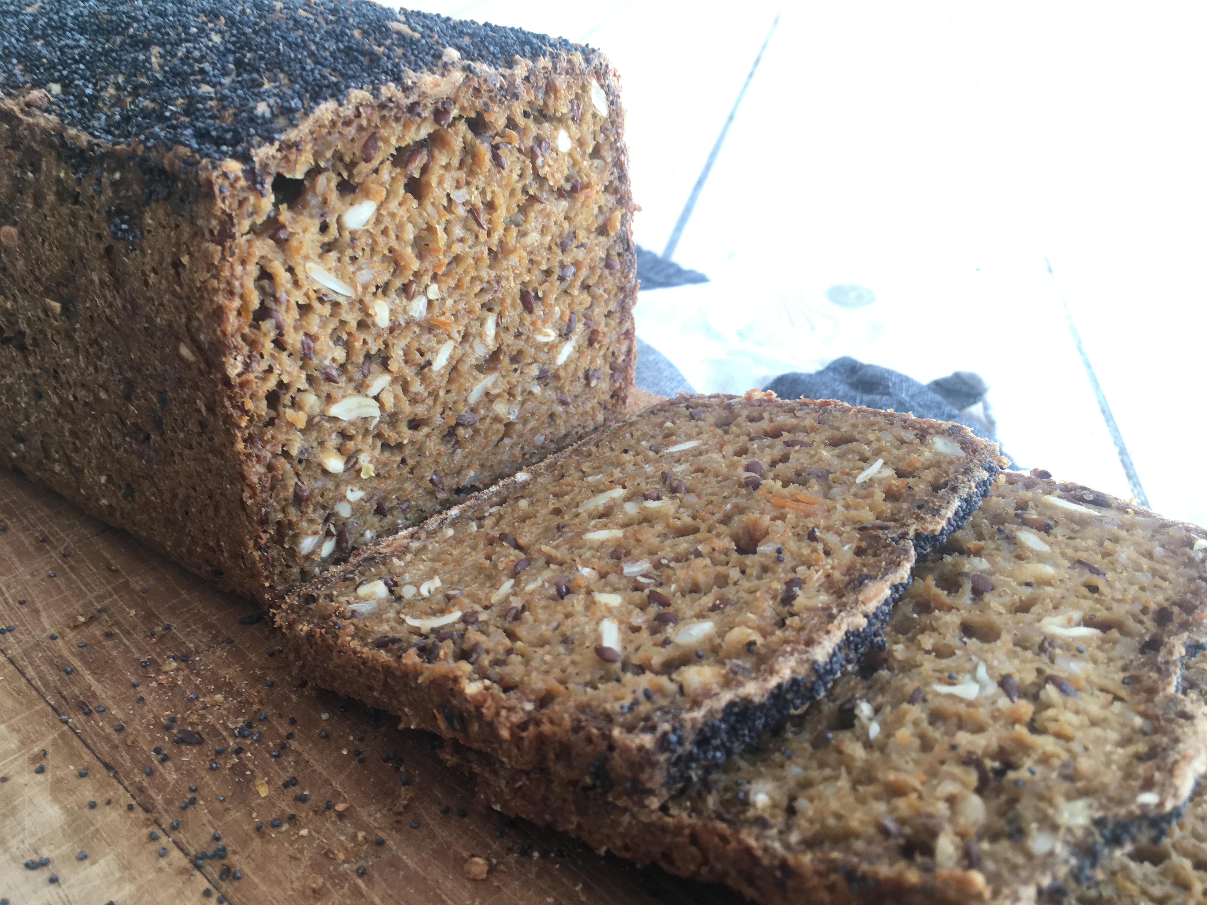 Glutenfrit surdejsrugbrød