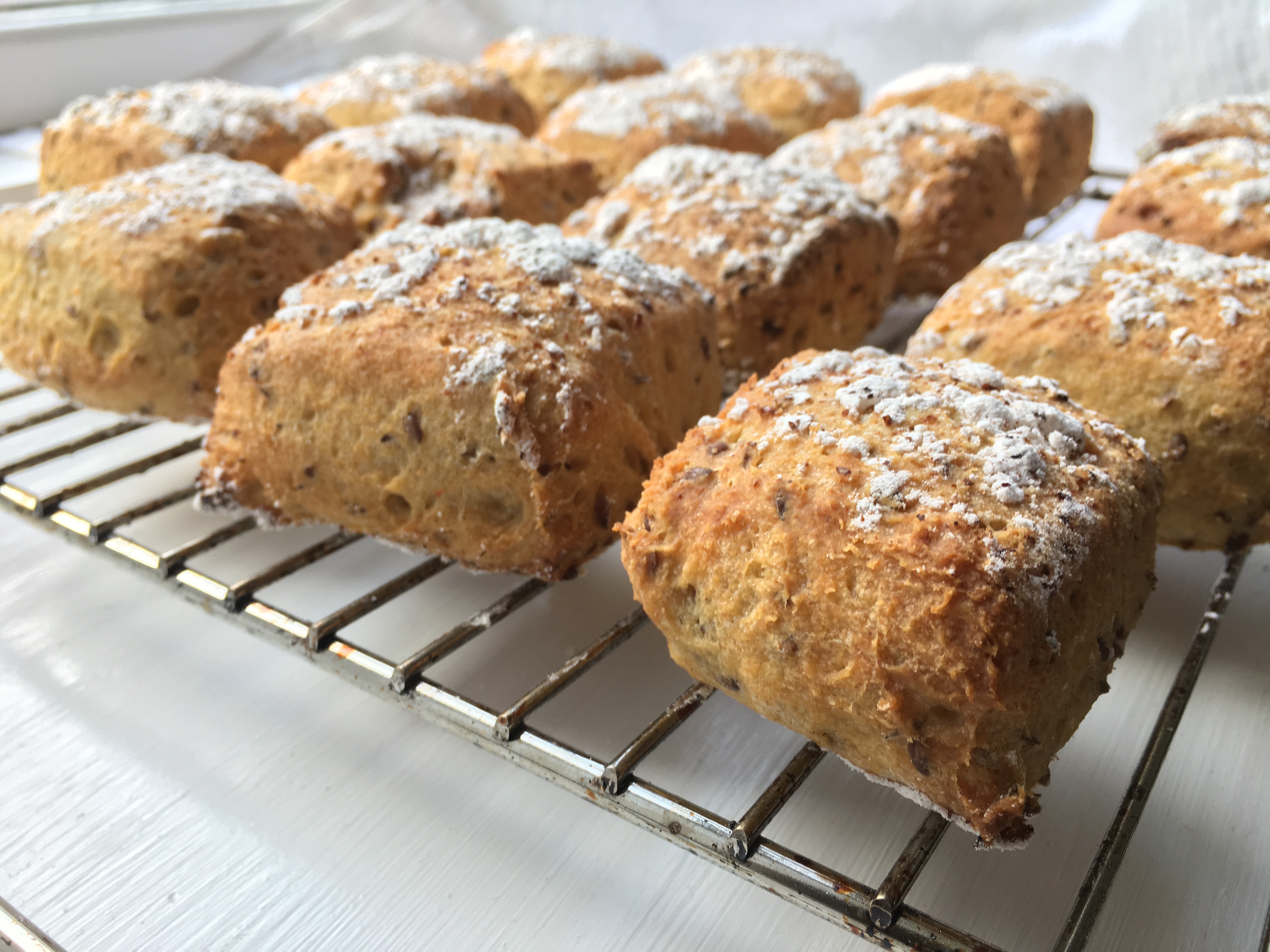 Surdejsboller med hørfrø – glutenfri og mælkefri