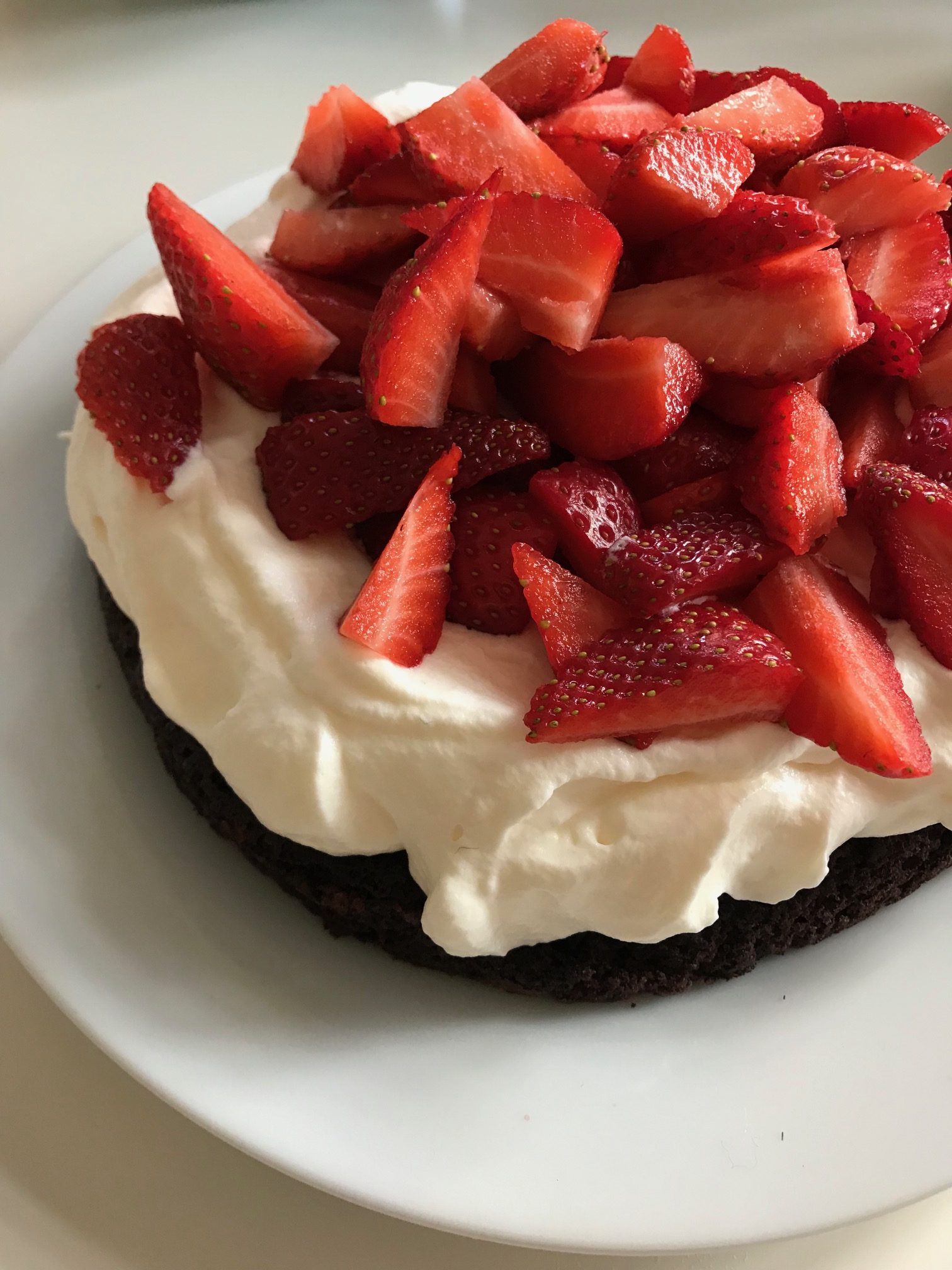 Nem glutenfri choko-jordbær kage til den nemme løsning