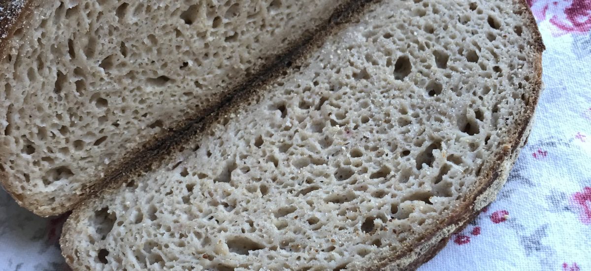 Glutenfrit surdejsbrød bagt i gryde